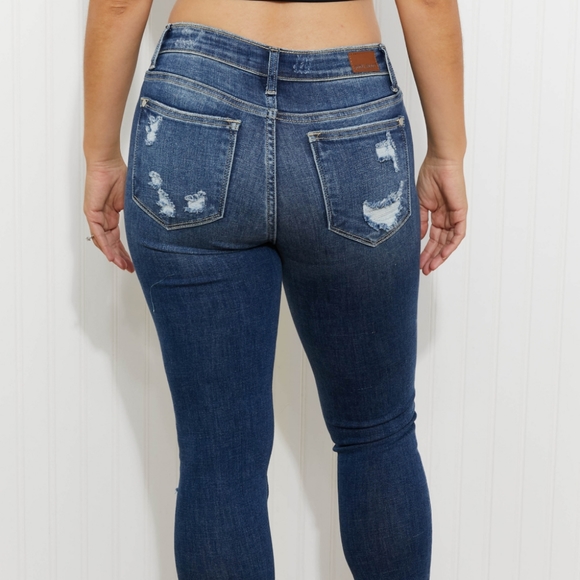 NEW! Judy Blue Winnie Full Size Mid-Rise Destroyed Skinny Jeans - Picture 3 of 9